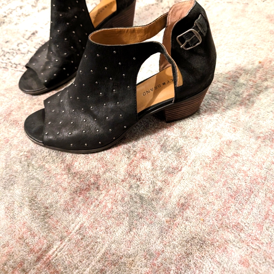 Lucky Brand Black Sandals Size 11